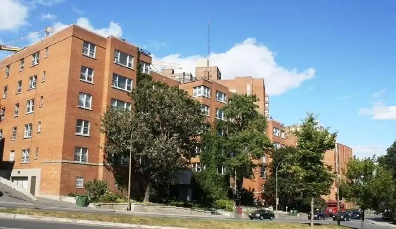 3777 Chem. de la Côte-des-Neiges — photo 1