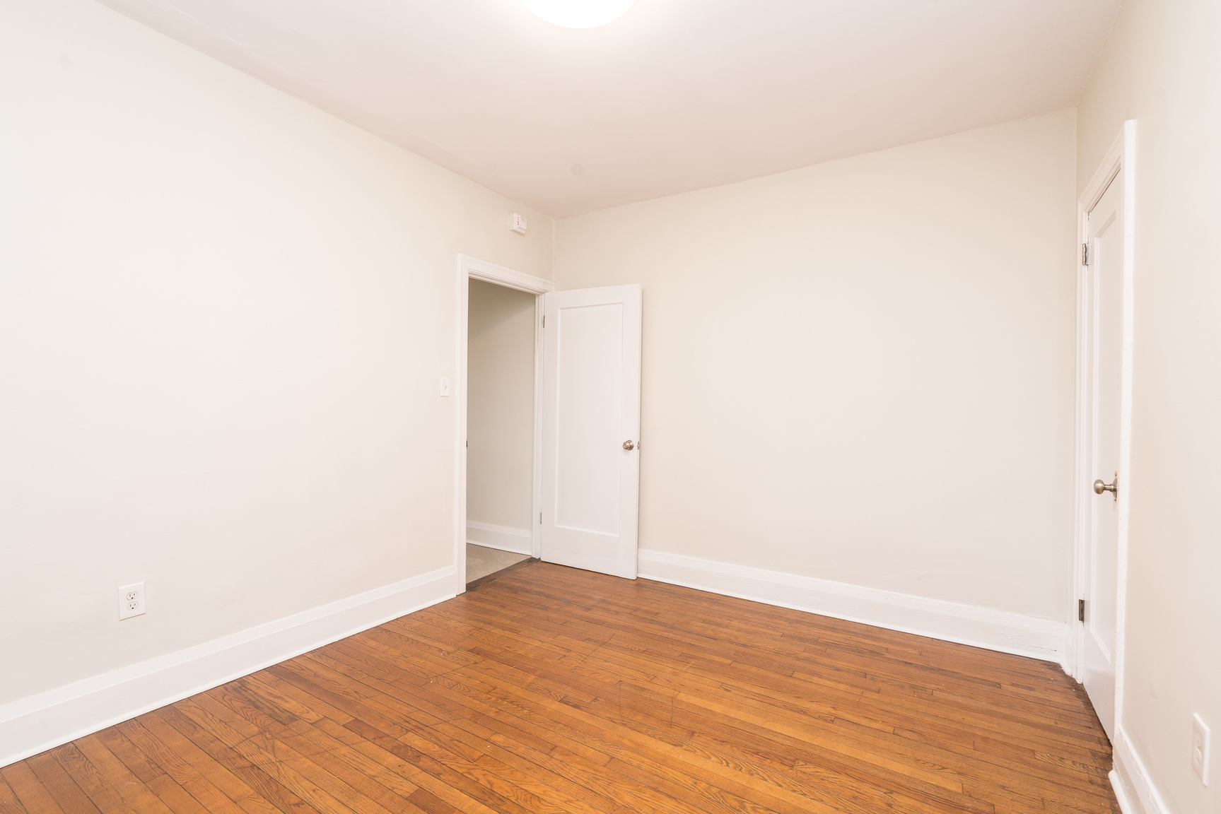 1 Claude Avenue - Photo 9