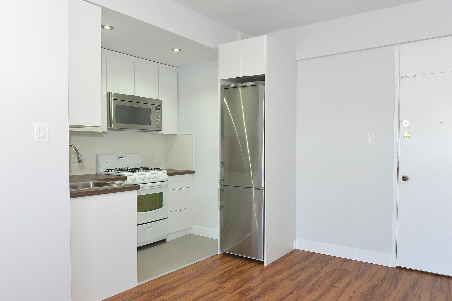 160 Huron Street - Photo 13