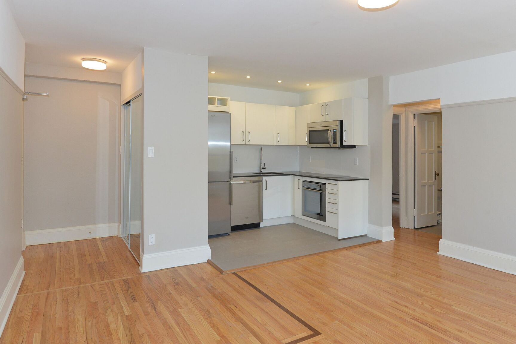 110 Oriole Parkway - Photo 3