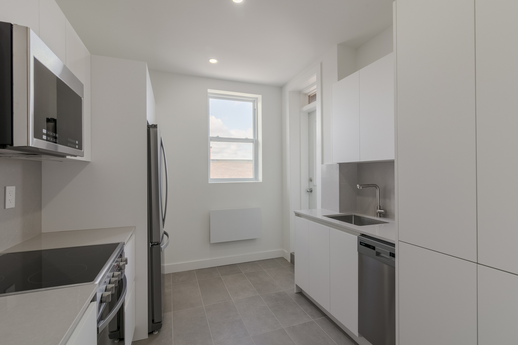 4870 Queen Mary Road - Photo 2