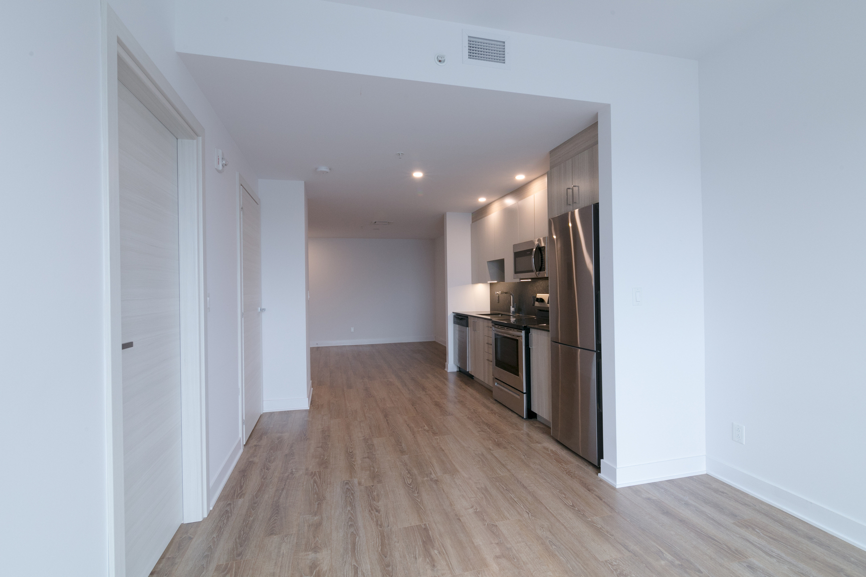 30 Saint Joseph Boulevard Est - Photo 3
