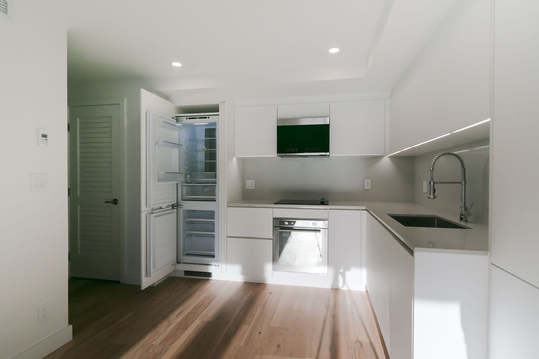 3460 Peel Street - Photo 34