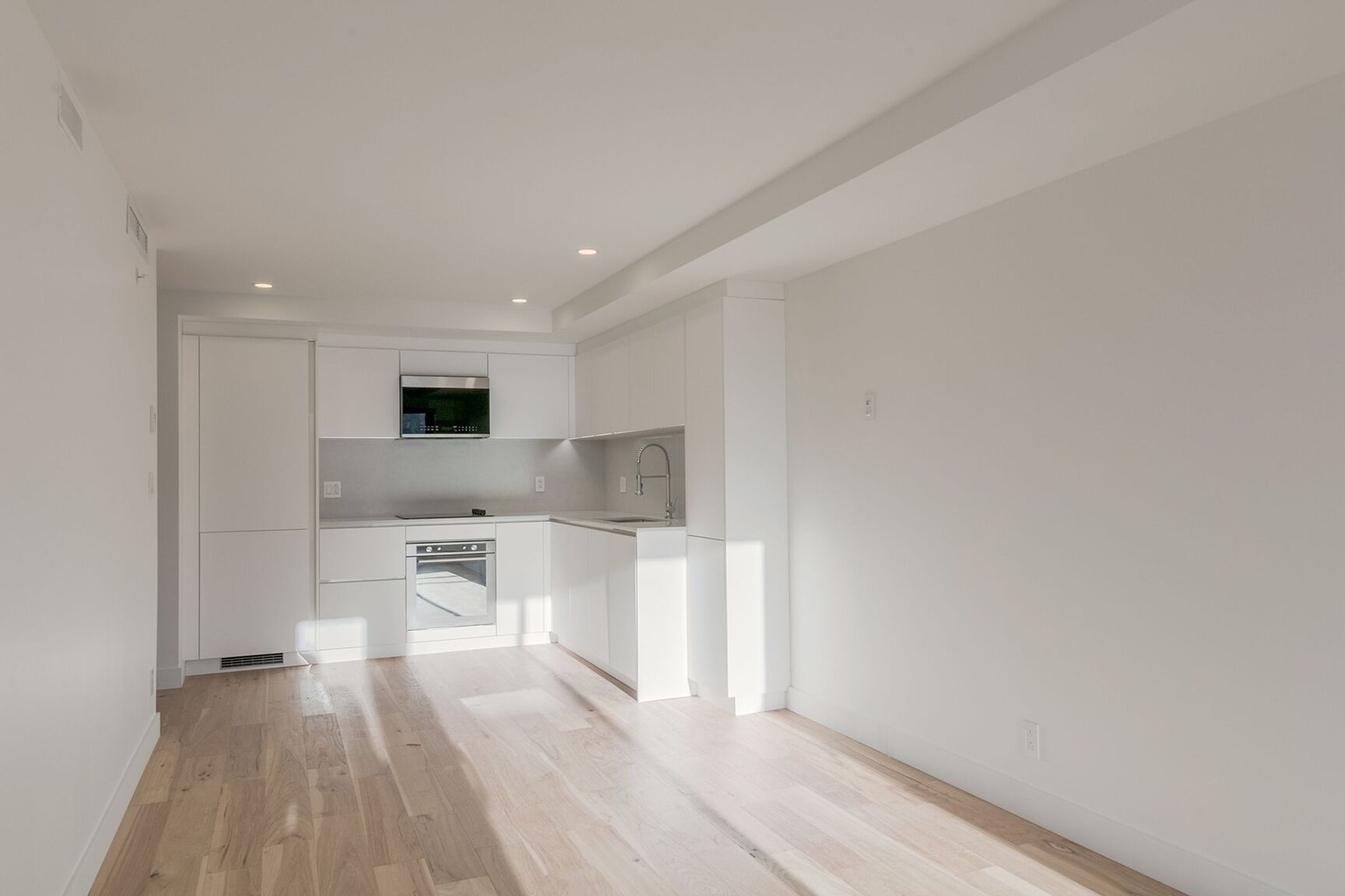 3460 Peel Street - Photo 35