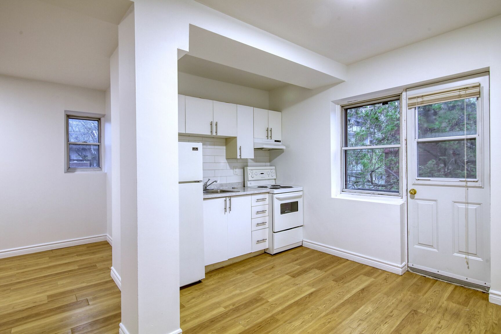 539 Prince-Arthur west - Photo 3