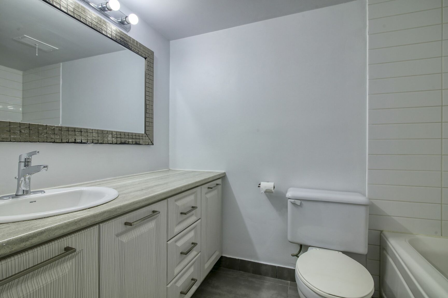 2400 Van Horne Street - Photo 5