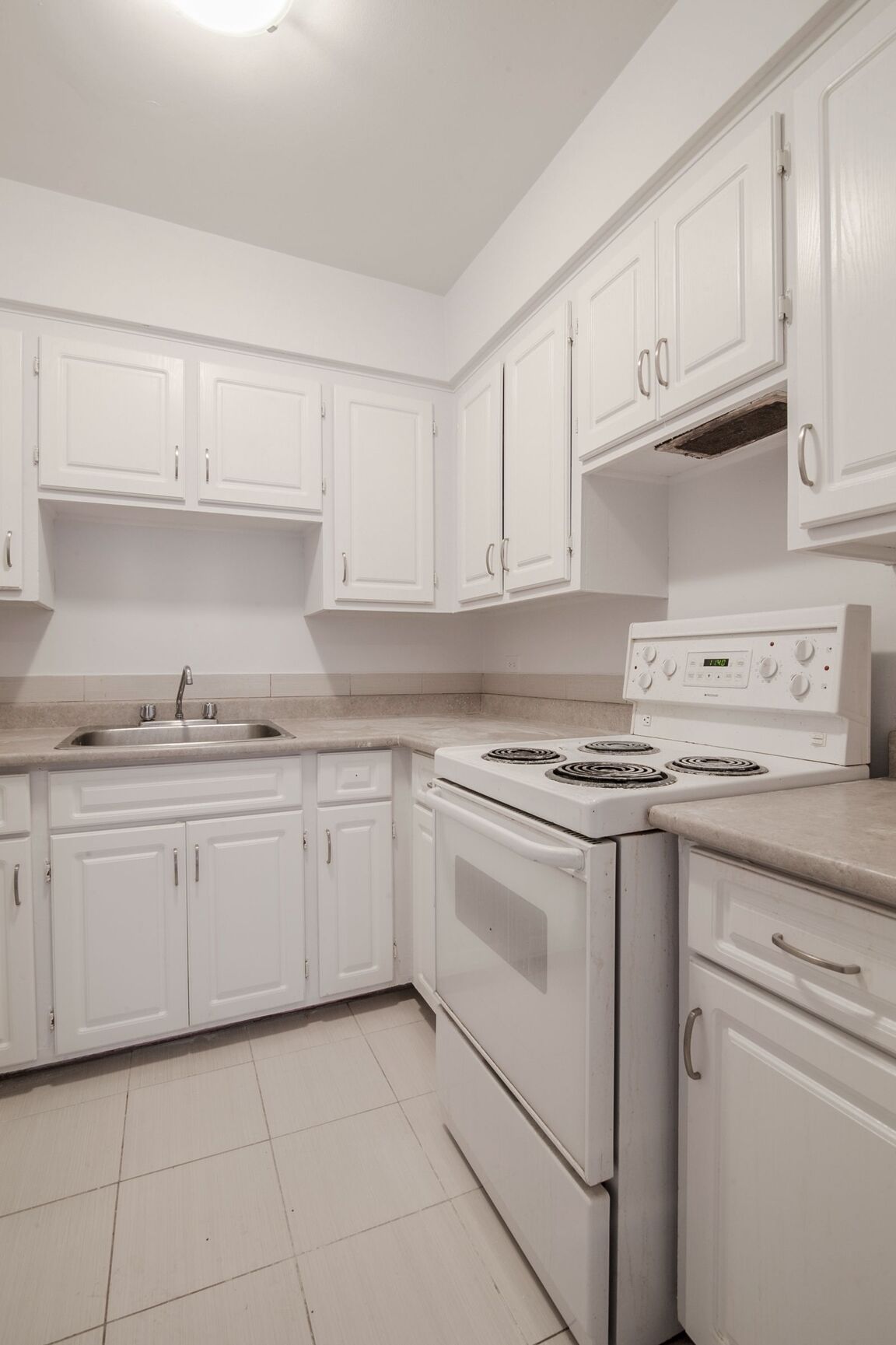 2400 Van Horne Street - Photo 18