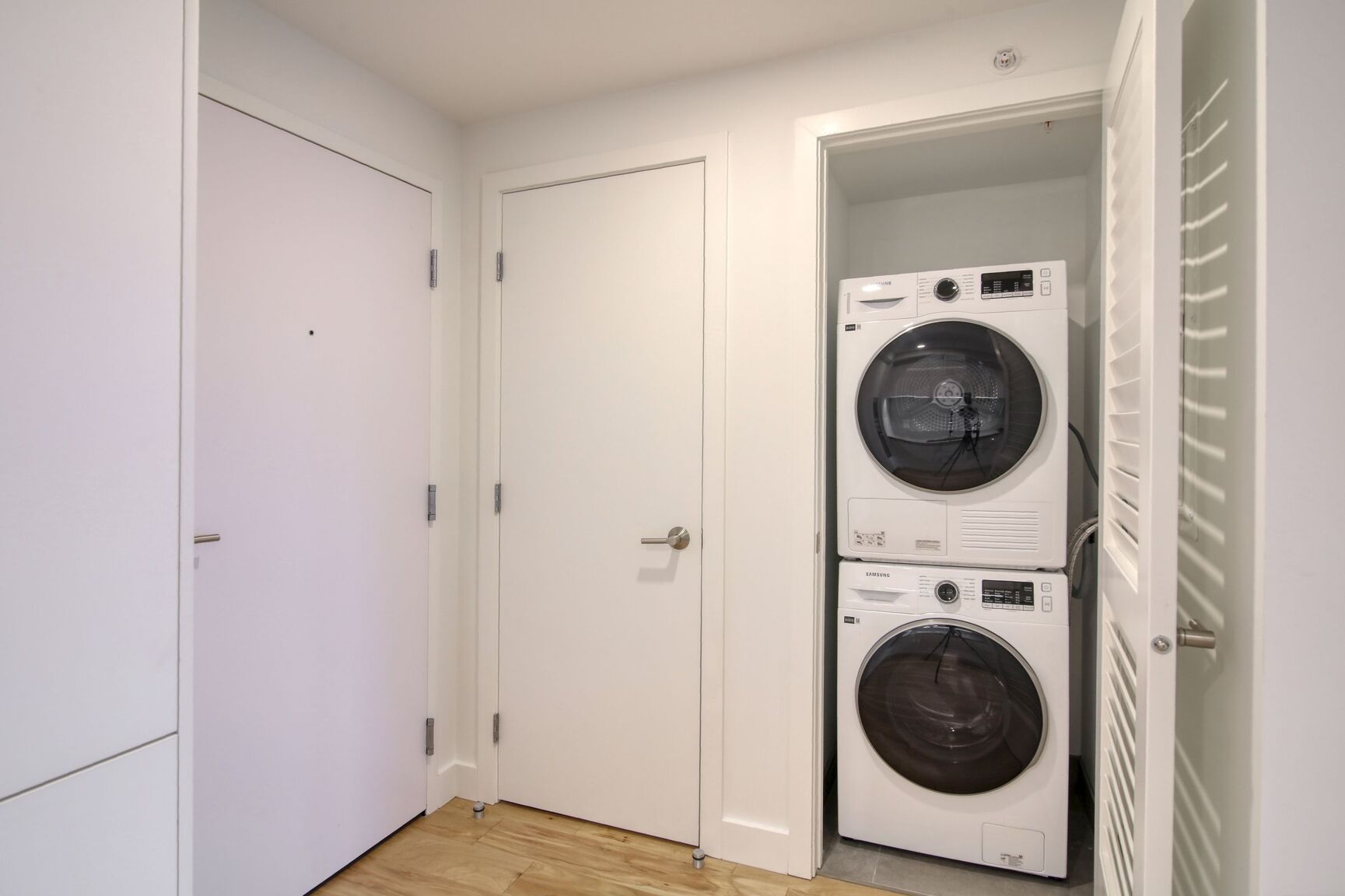 3460 Peel Street - Photo 6