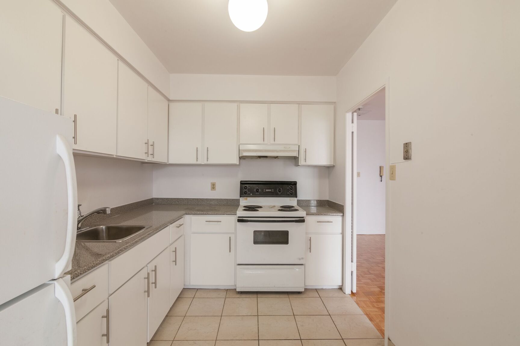 900 Rockland Avenue - Photo 3