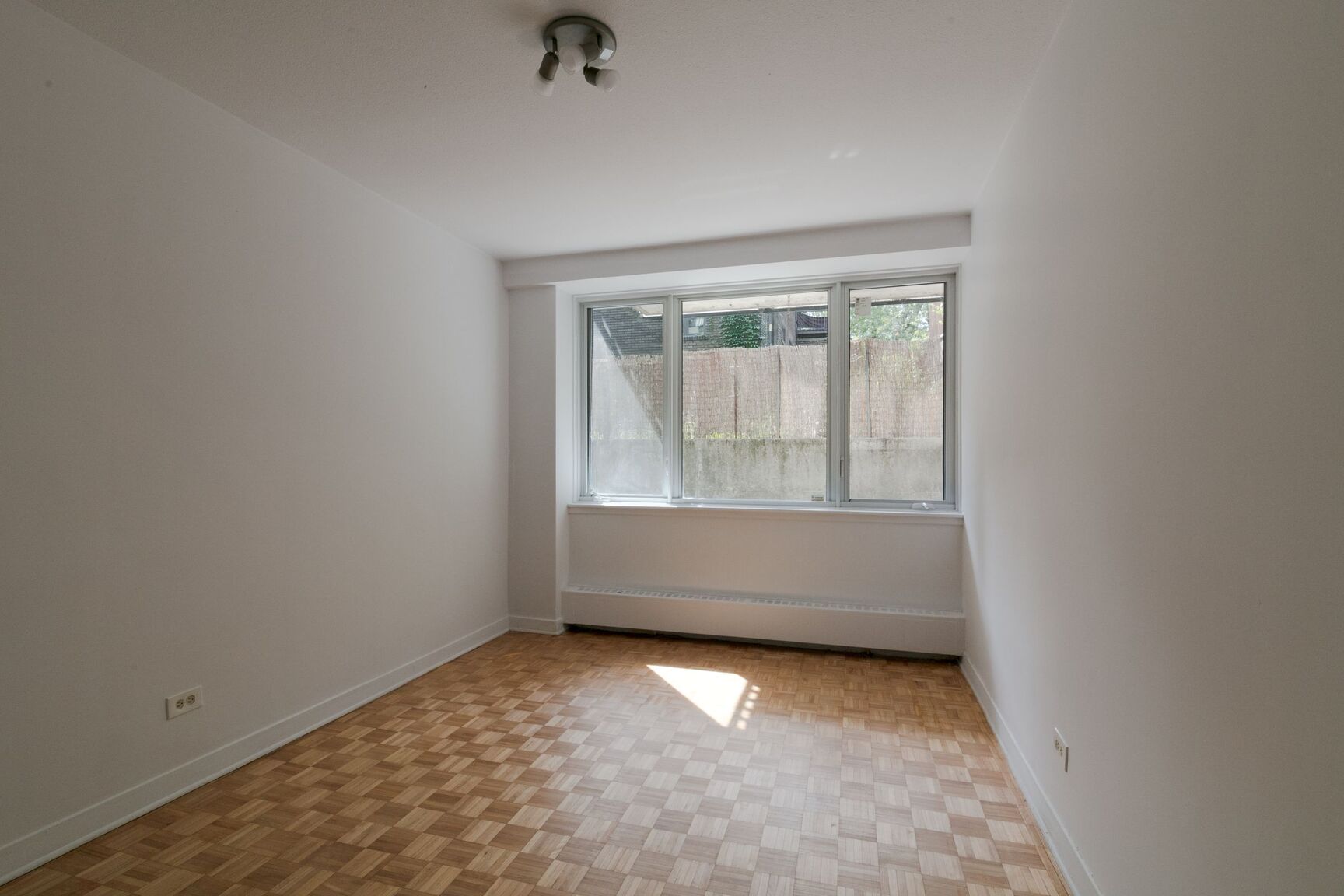 900 Rockland Avenue - Photo 30
