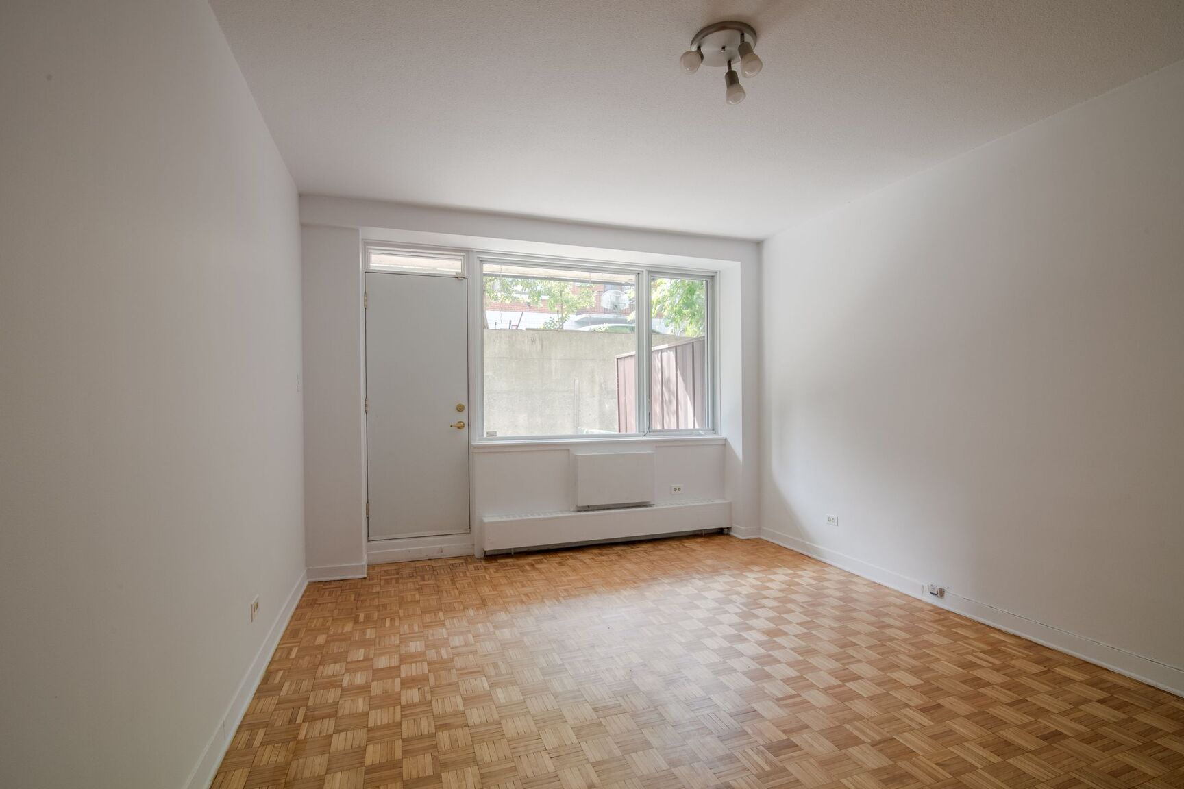 900 Rockland Avenue - Photo 33