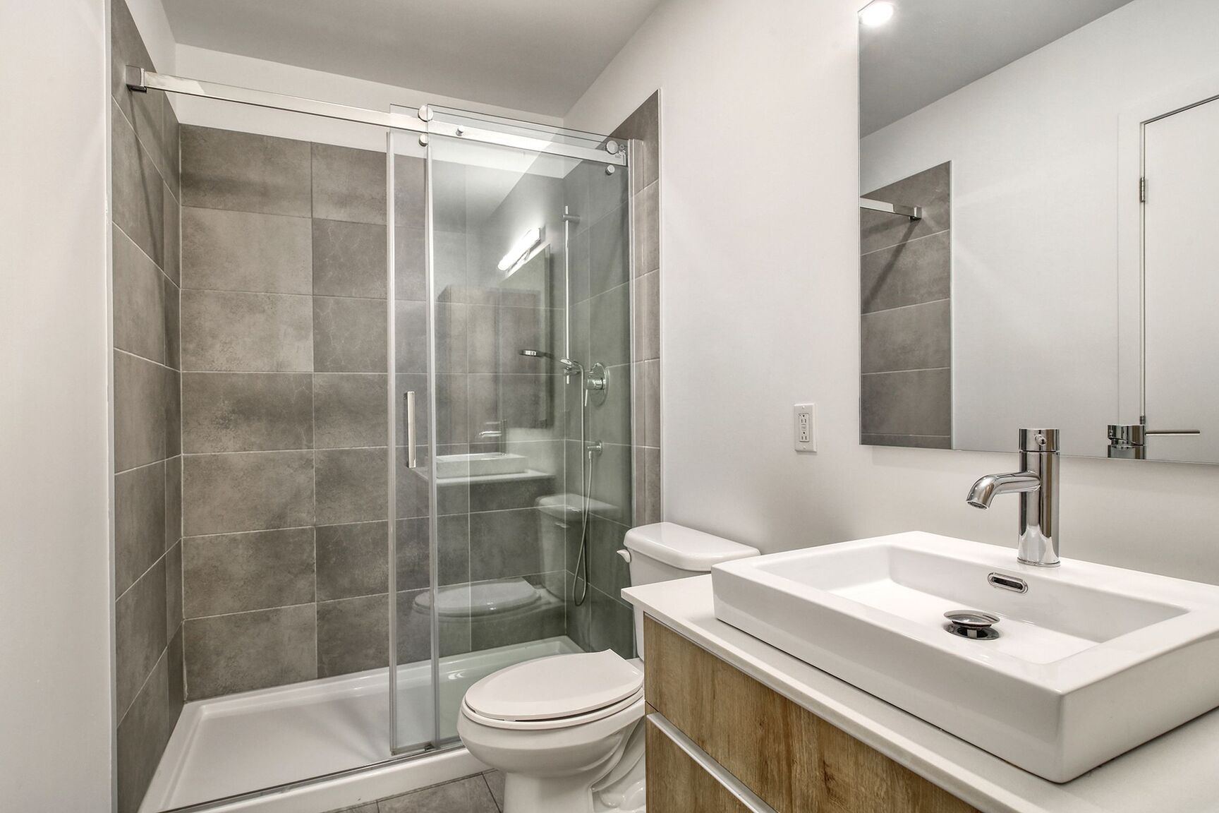 9675 Papineau - Photo 11