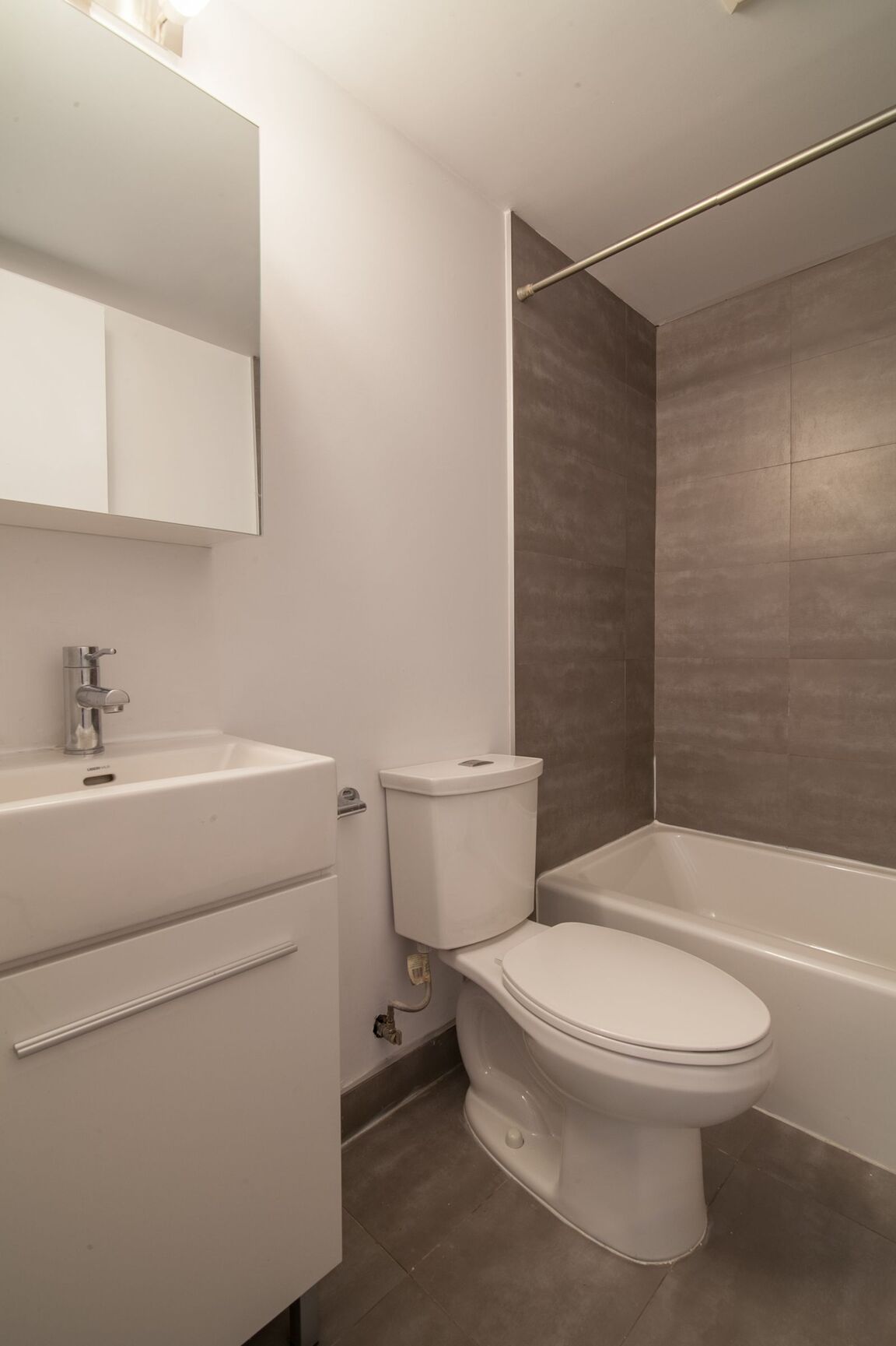4570-4590 Queen Mary - Photo 16
