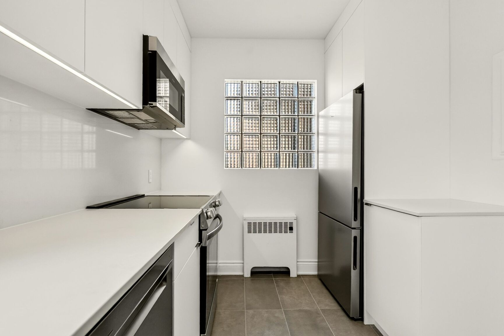 4585 Av. Dupuis — photo 3