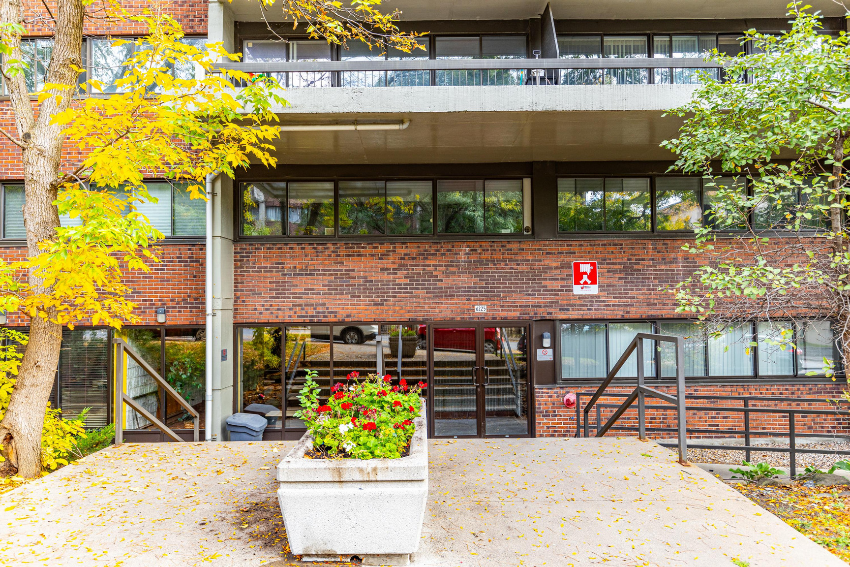 6225 Place Northcrest - Photo 2