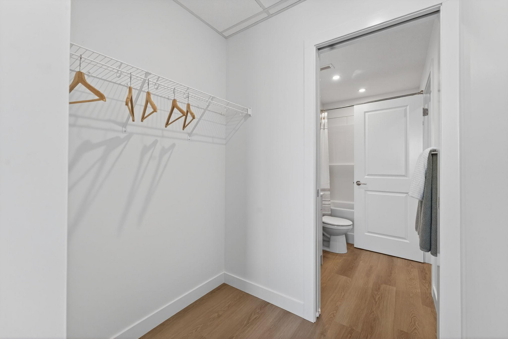 Kings Landing Apartment - Photo 11