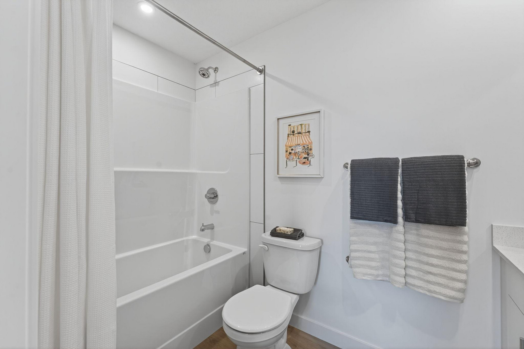 Kings Landing Apartment - Photo 17