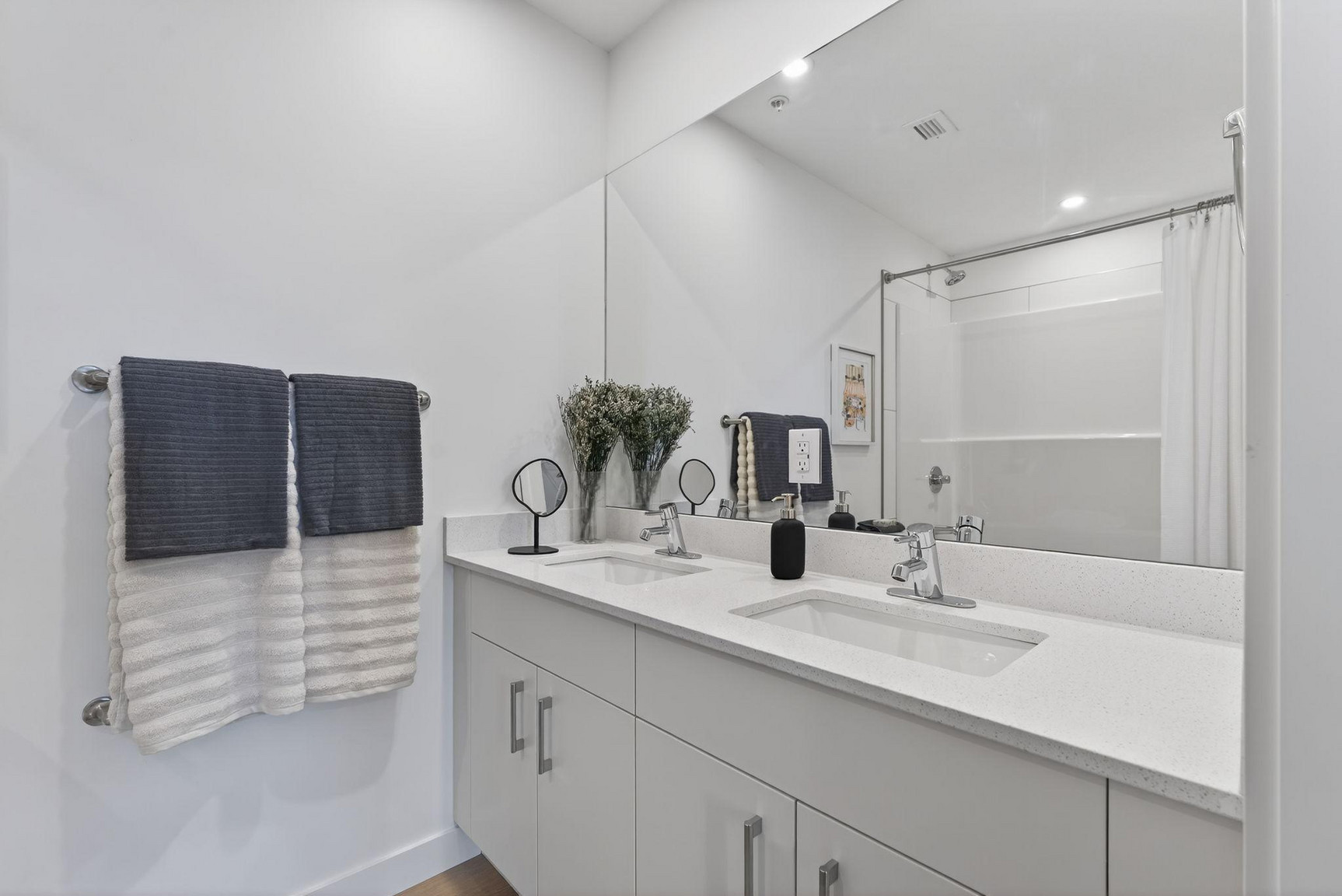 Kings Landing Apartment - Photo 18