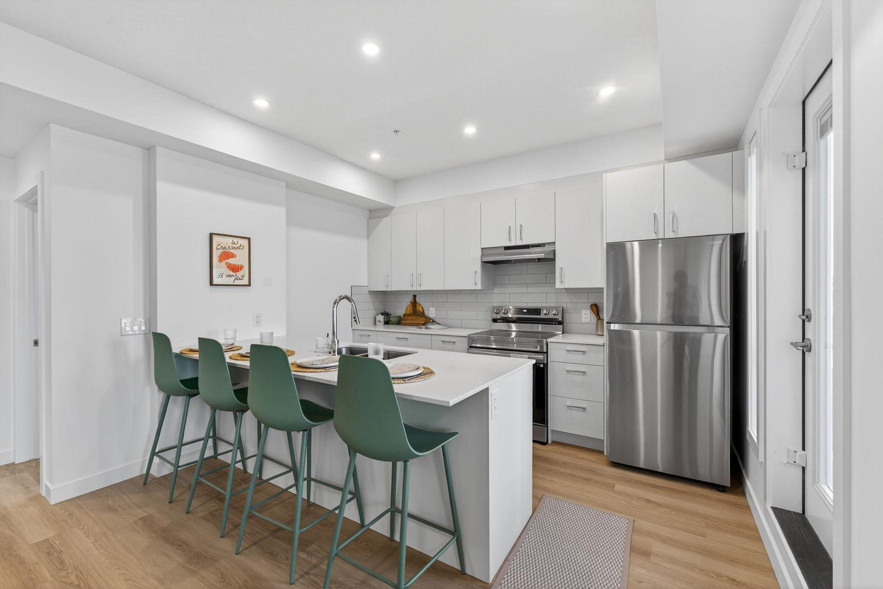 Kings Landing Apartment - Photo 2