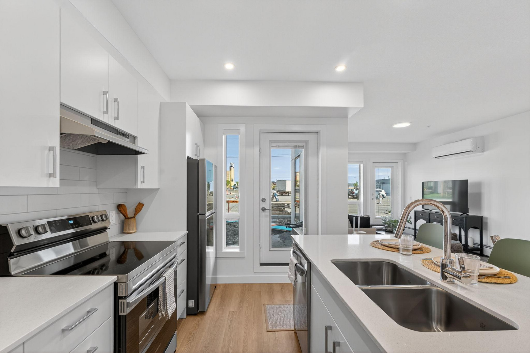 Kings Landing Apartment - Photo 8
