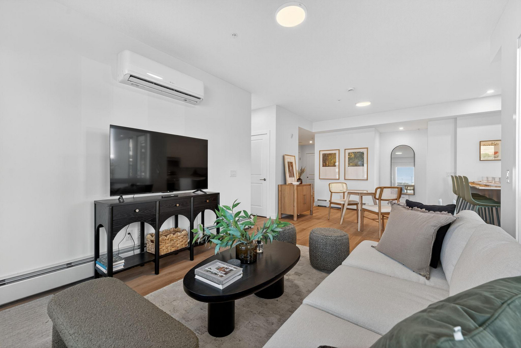 Kings Landing Apartment - Photo 21