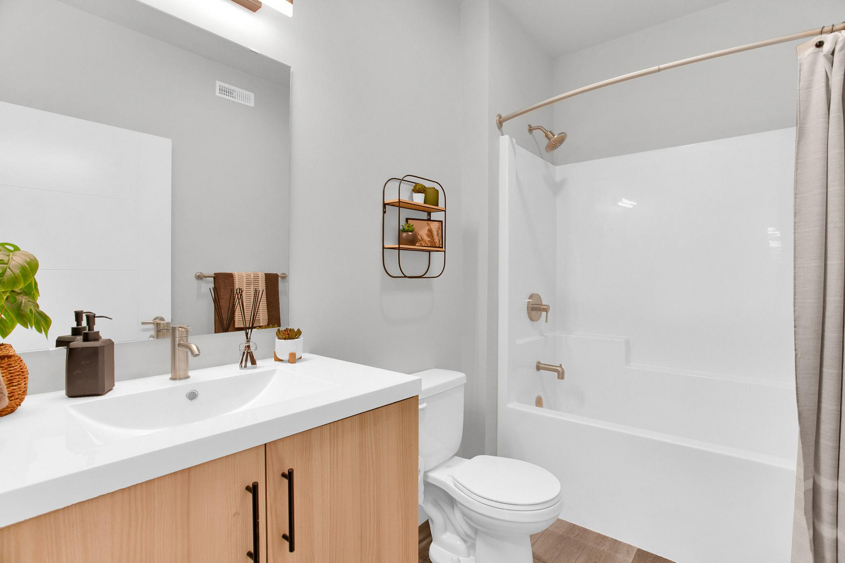Plaza Apartments - Photo 26