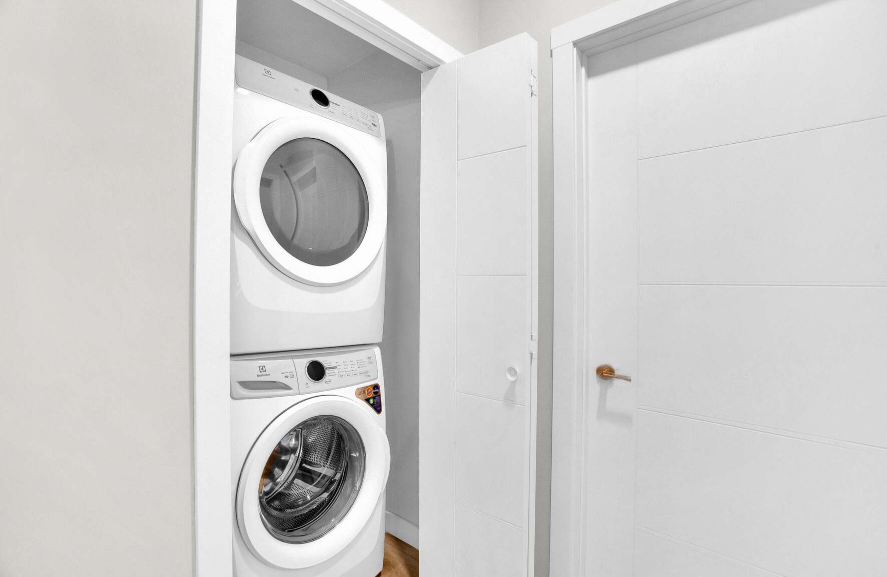 Plaza Apartments - Photo 10