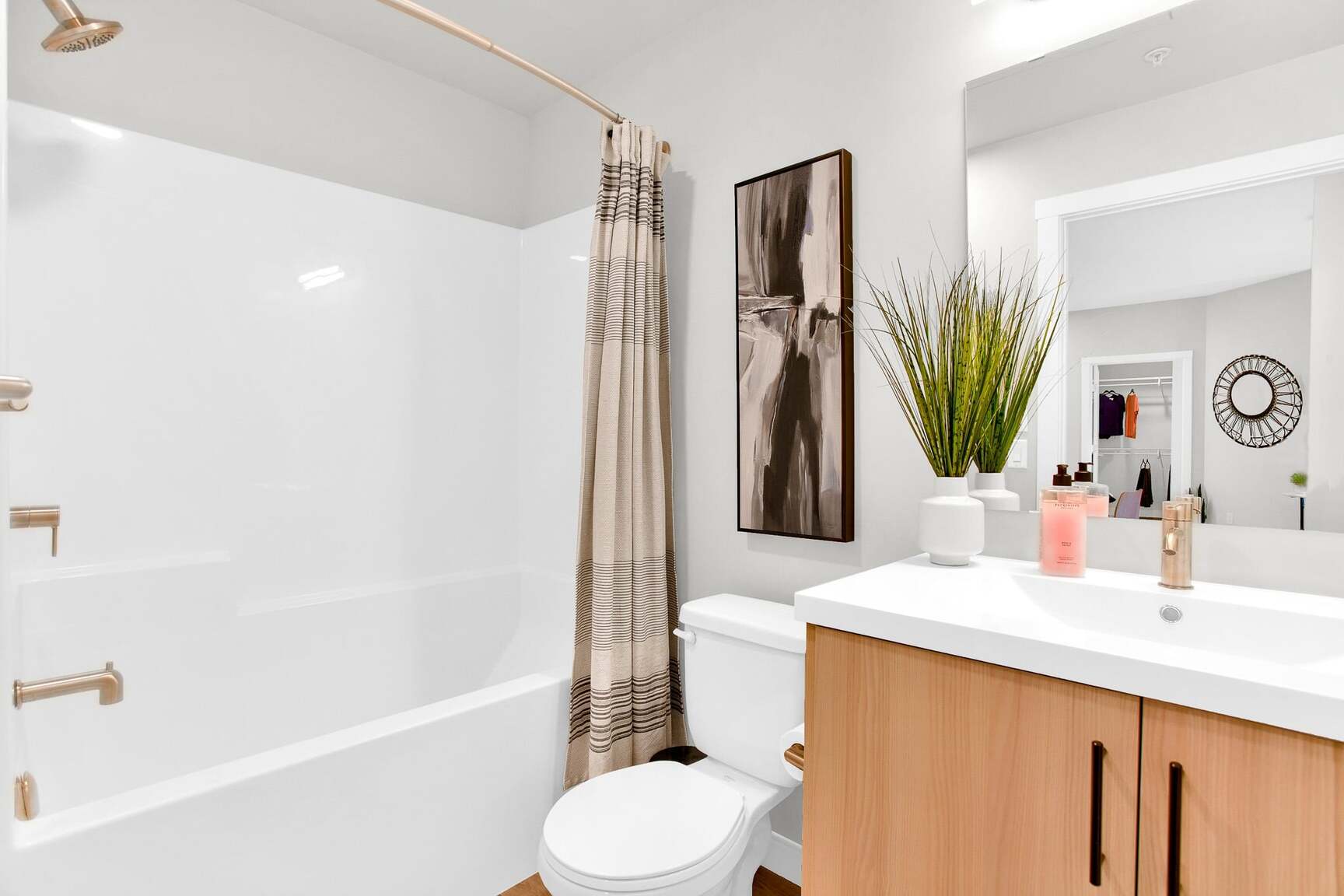 Plaza Apartments - Photo 11