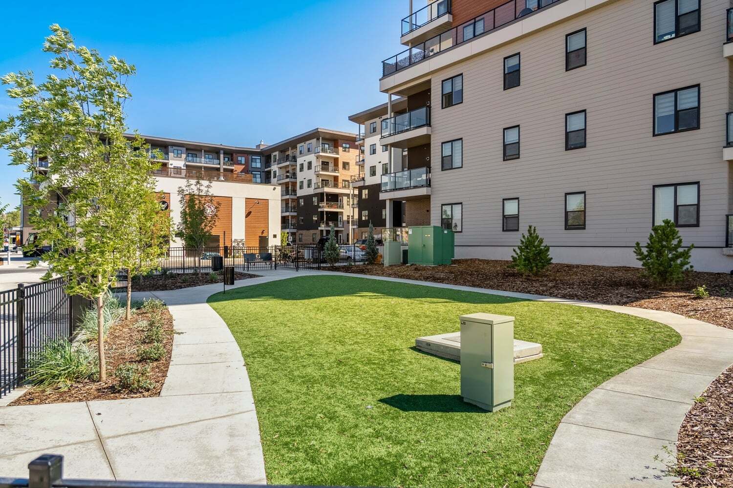 Plaza Apartments - Photo 14