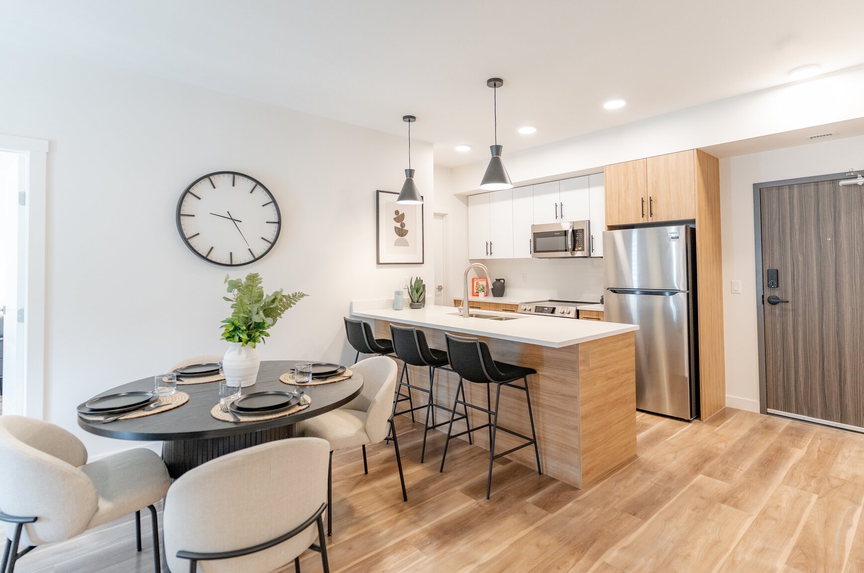 Stratus Apartments - Photo 2
