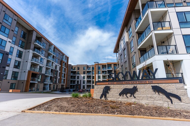 Skyway Apartments Old