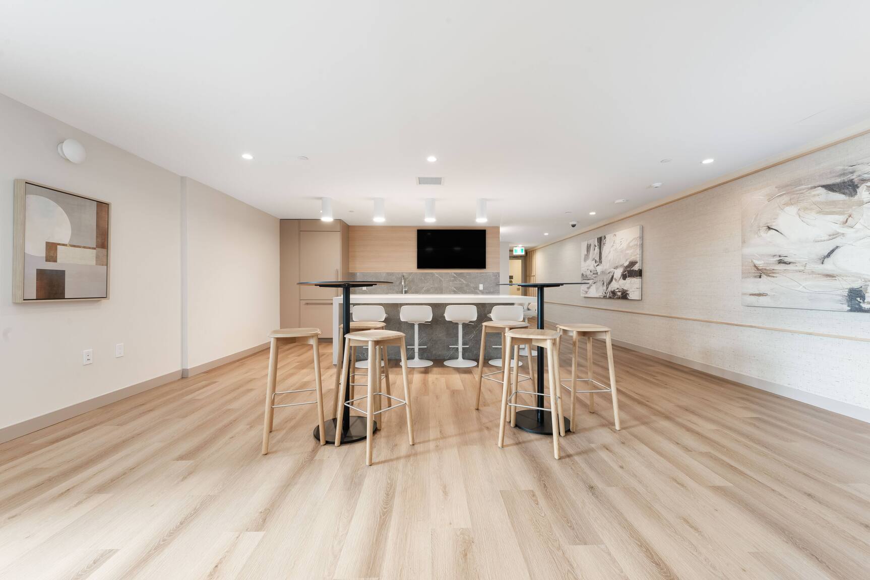 Jinju - Mid Rise - Photo 14