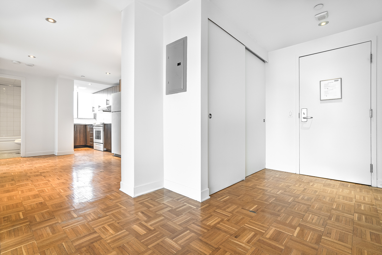 2100 Boulevard de Maisonneuve West, Montréal, H3H 1K6 — photo 2