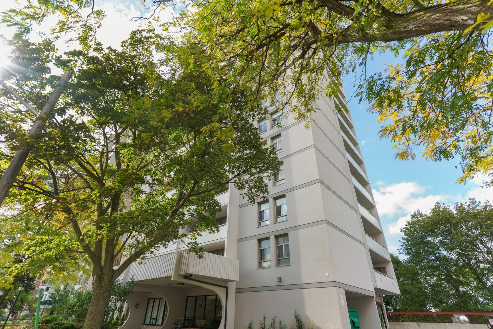 1010 Broadview Ave - Photo 2