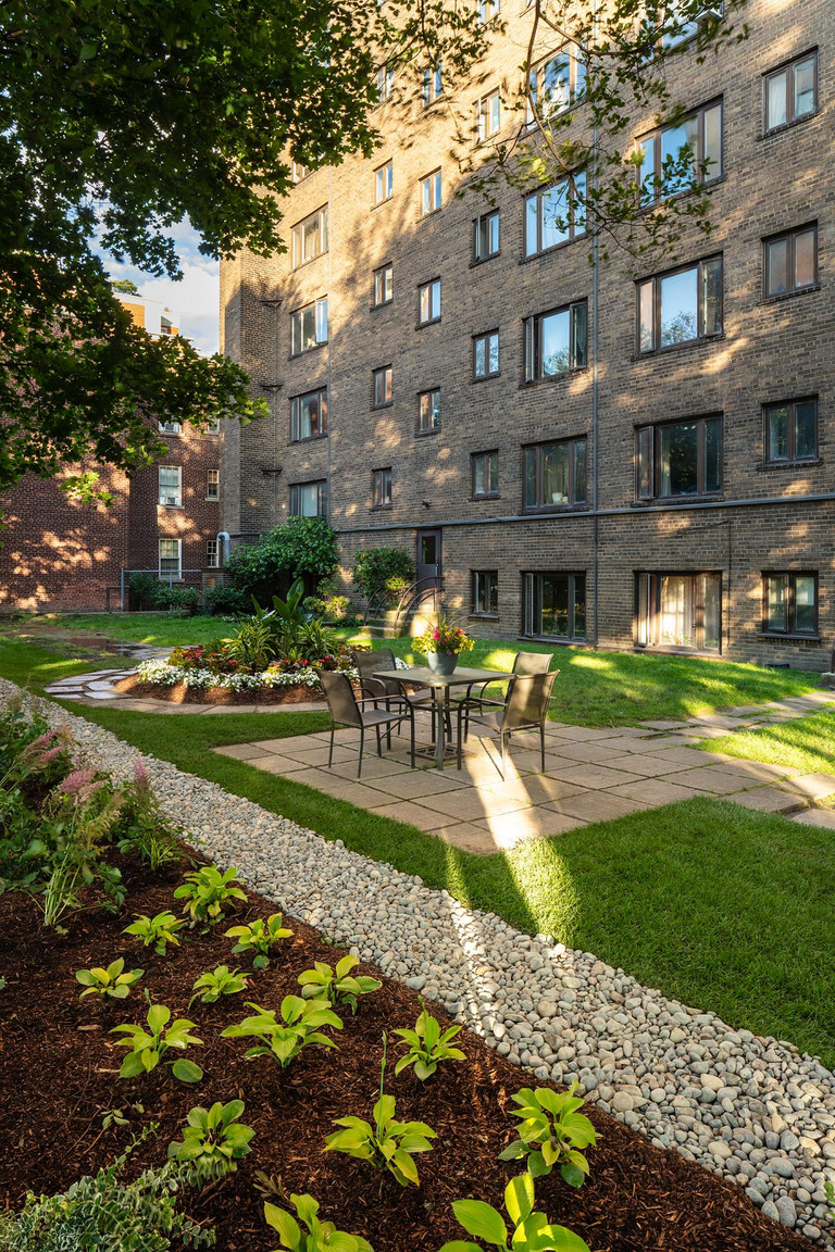 110 St. Clair Avenue W - Photo 26