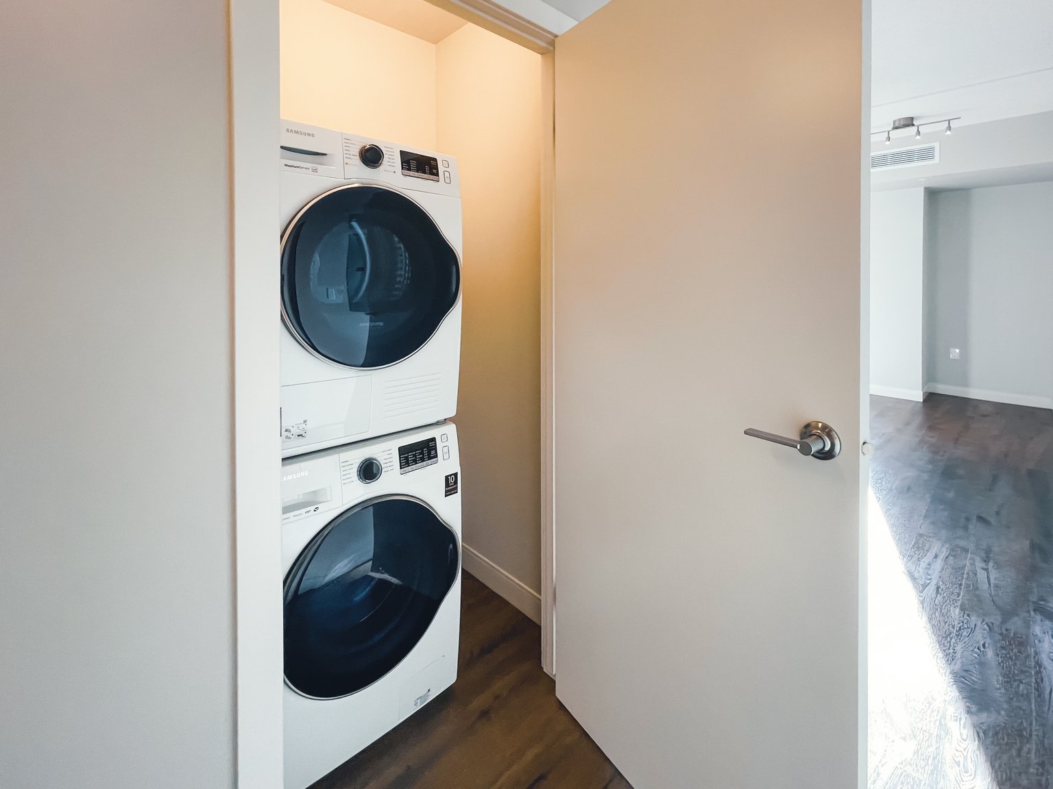 300 Main - Photo 23