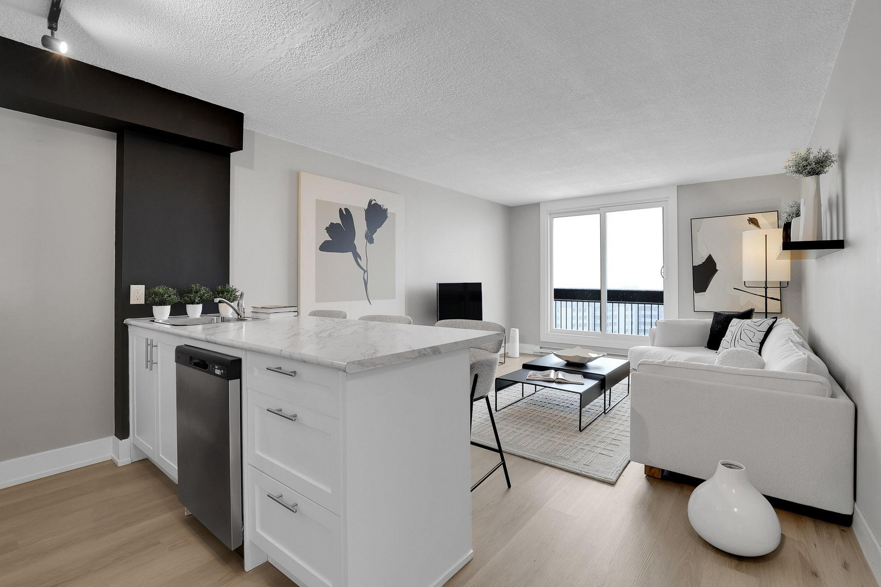 Aspen Tower Apartments - Photo 2