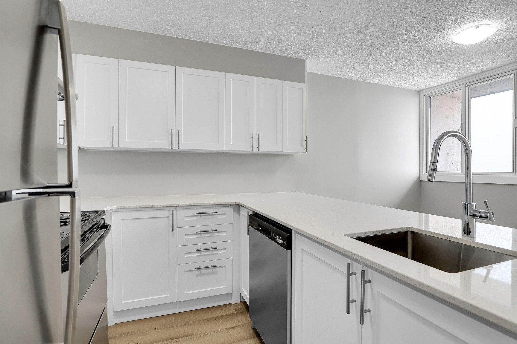 Aspen Tower Apartments - Photo 11