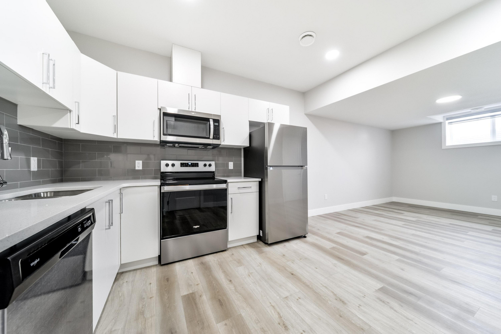 595-B Blackstone Blvd - Photo 8