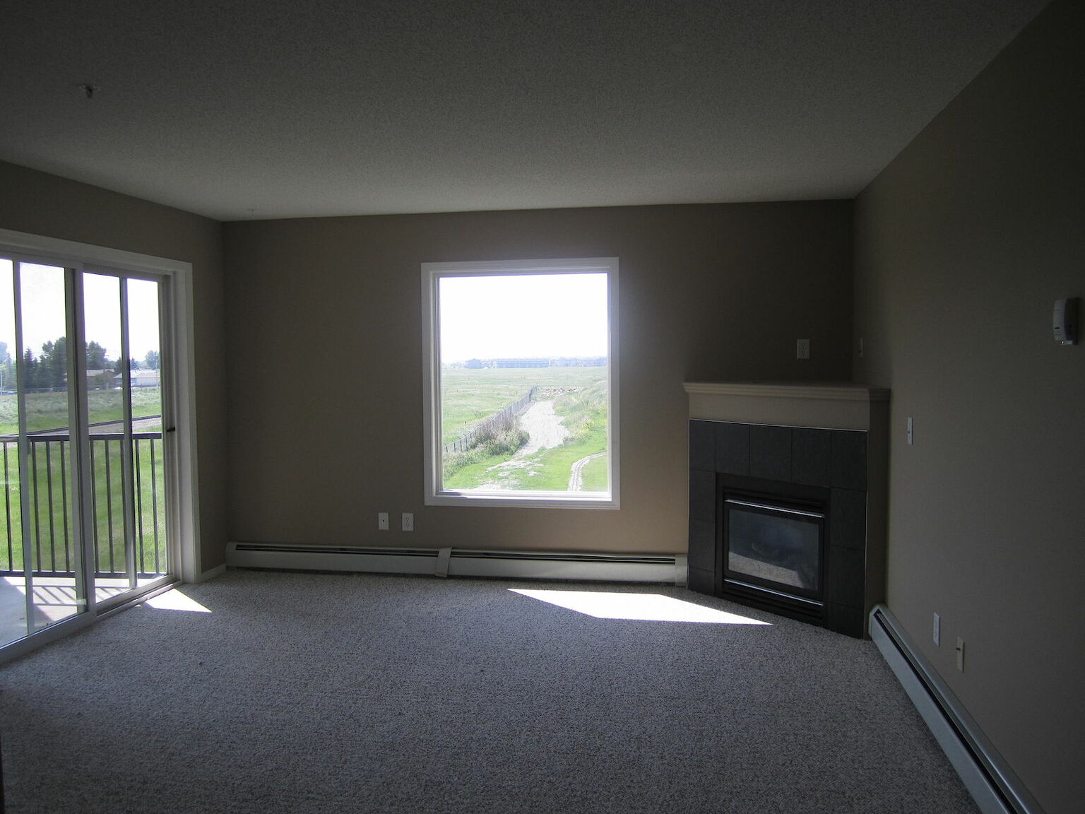 ALL UTILITIES INCLUDED! 2 bed, 2 bath Top Floor, Corner Suite - Photo 8