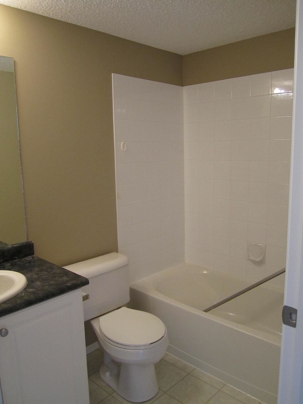 ALL UTILITIES INCLUDED! 2 bed, 2 bath Top Floor, Corner Suite - Photo 20