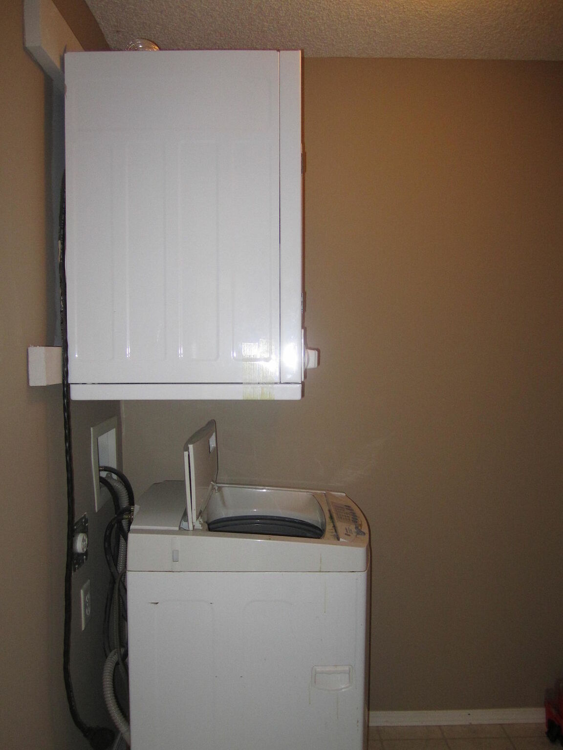 ALL UTILITIES INCLUDED! 2 bed, 2 bath Top Floor, Corner Suite - Photo 22