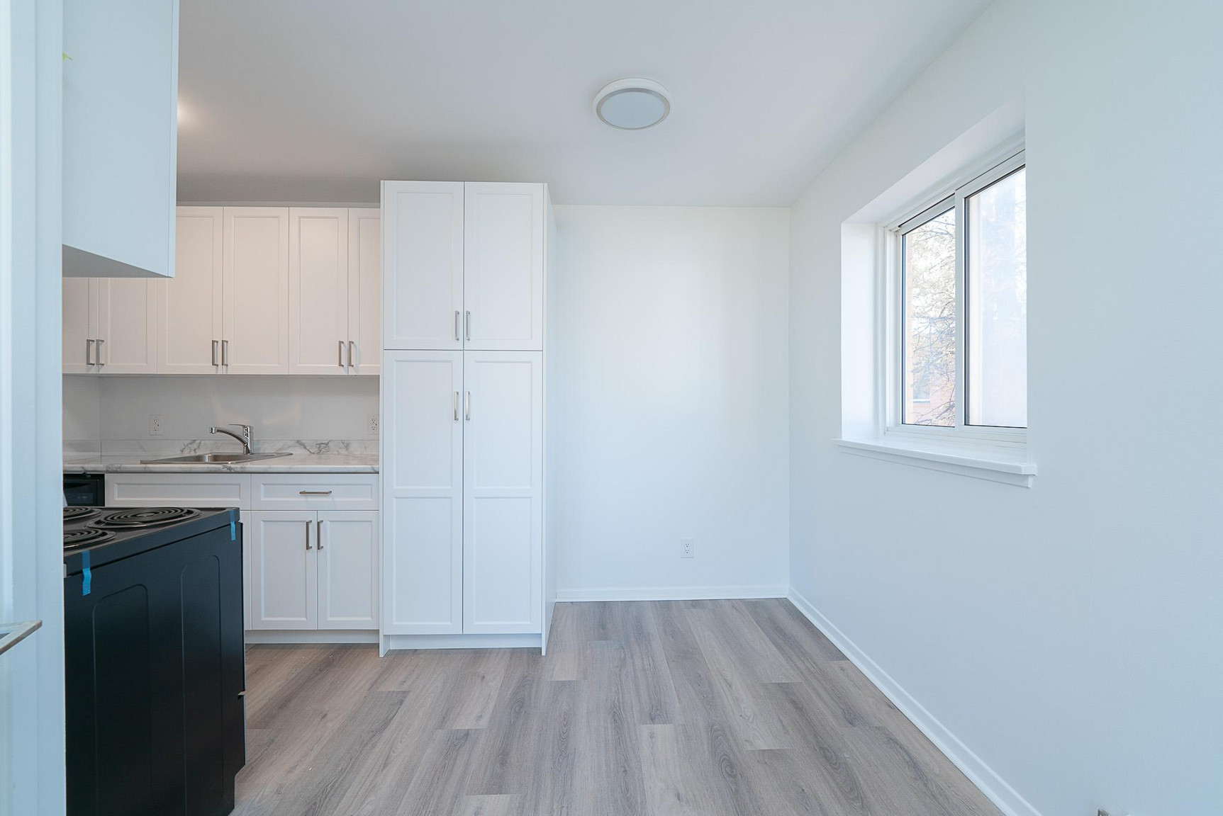 303 Stradbrook - Photo 4