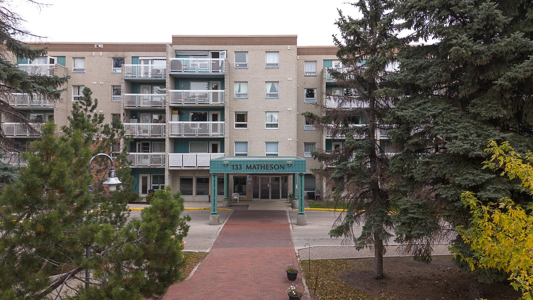 133 Matheson (55+ non-smoking) - Photo 3
