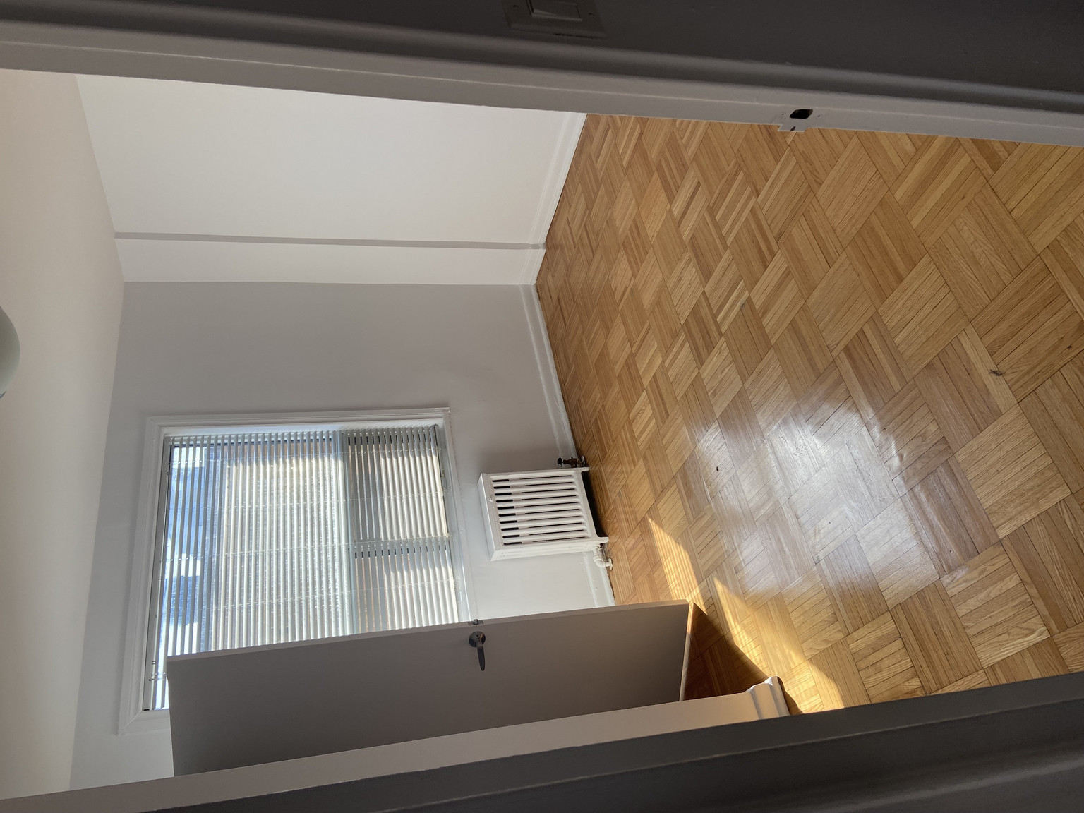 642 Vaughan  - Photo 5