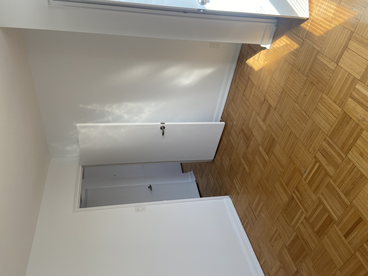 642 Vaughan  - Photo 6