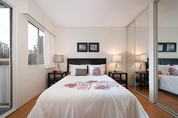 Royalee Court - Photo 4