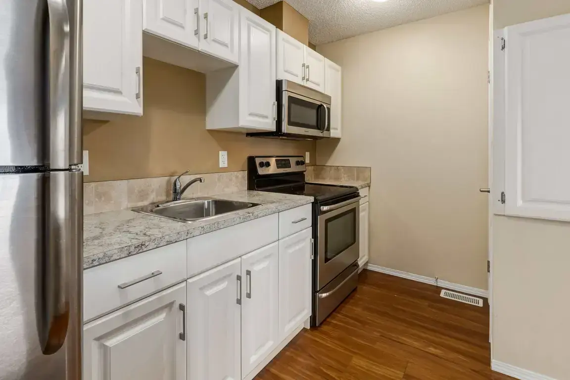 Oxford Apartments - Photo 8