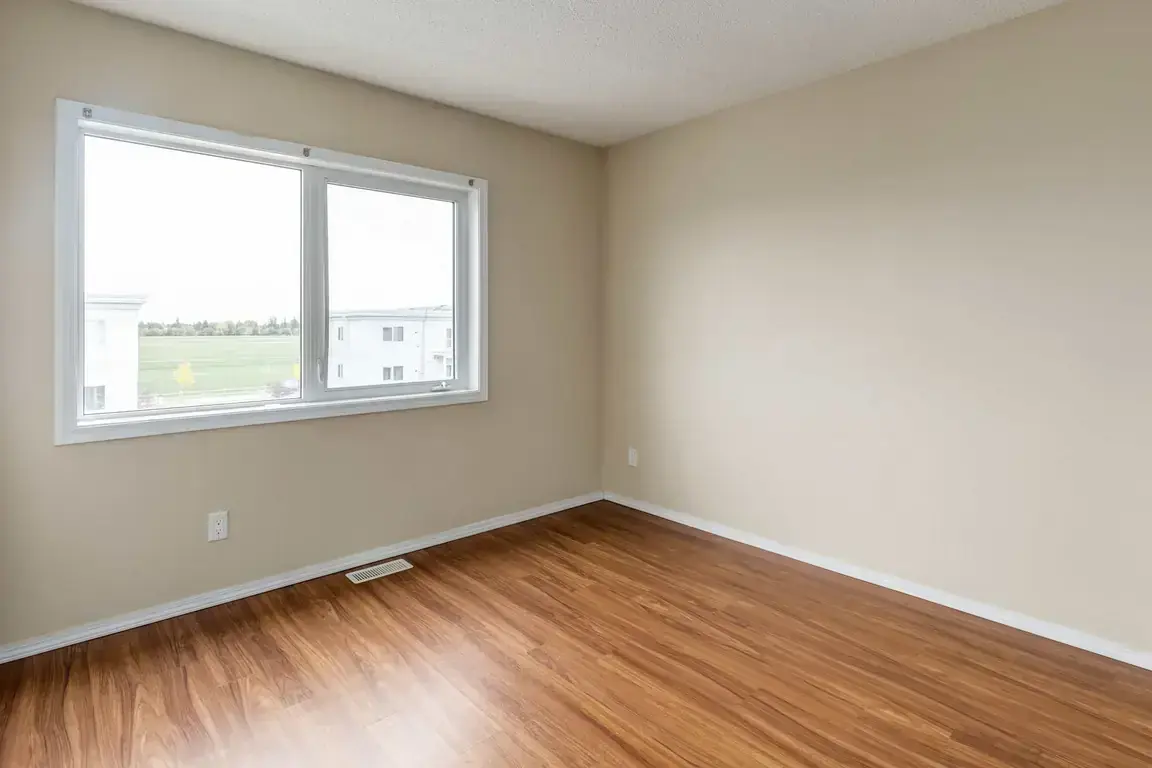 Oxford Apartments - Photo 11