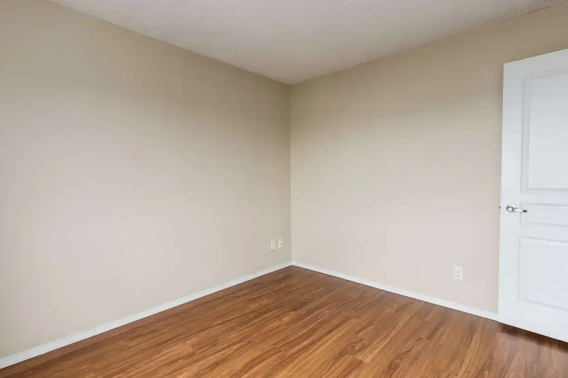 Oxford Apartments - Photo 13